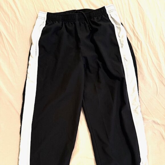 Nike Pants - Nike Women's Capri-Length Unlined Joggers